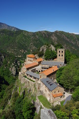 Fototapeta na wymiar Abbaye monastère et église en montagne de saint martin du Canigou dans les Pyrénées orientales en France
