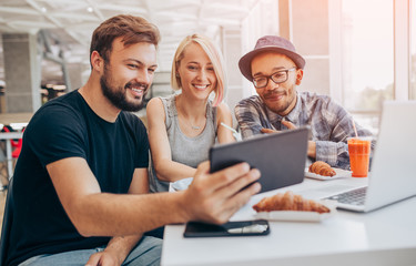 Fototapeta premium Bearded guy sharing data with diverse friends