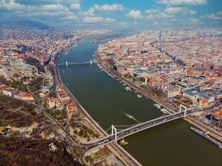 Naklejka premium Beautiful morning flight over Budapest. Top view of the royal palace of the Habsburgs, Danube, Szechenyi Chain Bridge, beautiful clouds. Hungary.