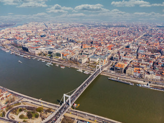 Obraz premium Beautiful morning top view of Budapest. Top view of the bridge Erzhebet and Danube. Hungary.