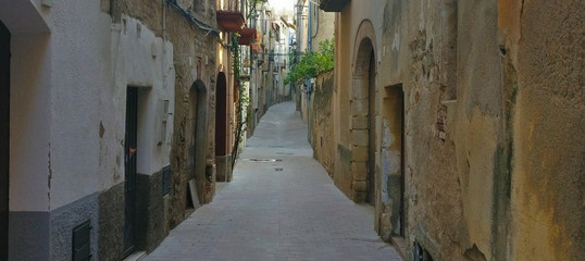 Fototapeta na wymiar Narrow medieval Spainish street