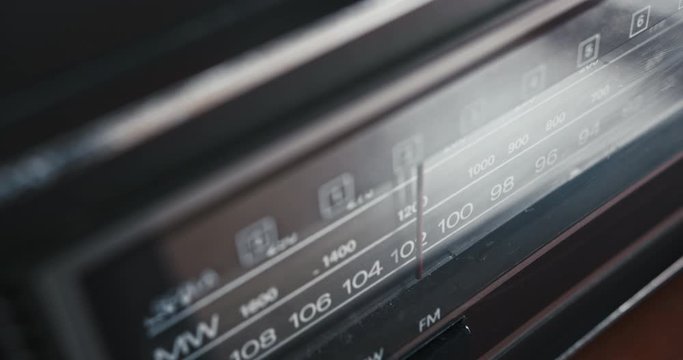 Tunning in old radio 