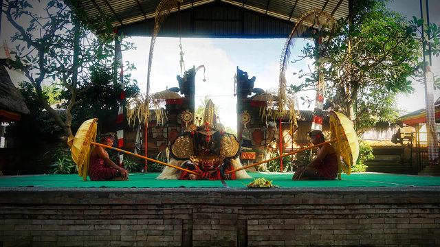 barong dance show batubulan bali indonesia