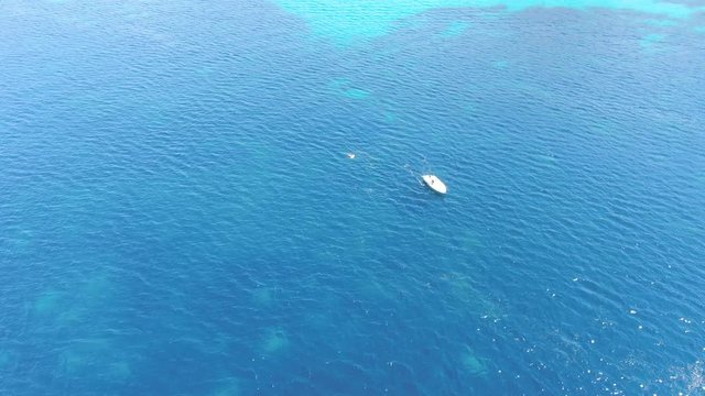playa de mallorca con aguas cristalinas de color turquesa concepto de vacaciones verano y viajar
