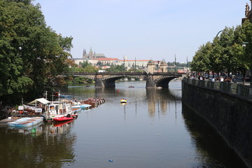 Obraz premium ponte sulla moldava praga