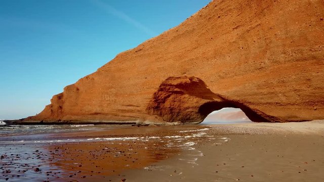 Roter Steinbogen an der Atlantikk&uuml;ste am Legzira-Strand, Marokko