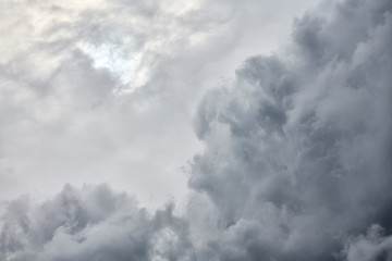 Obraz premium Dark and stormy clouds in the sky with a bright window of light