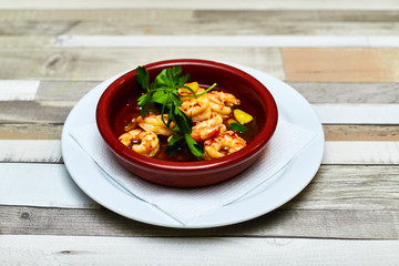 plato tipico de españa gambas al ajillo