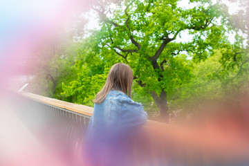 Schöne Frau in der Stadt Berlin