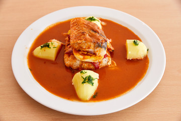 merluza con patatas 