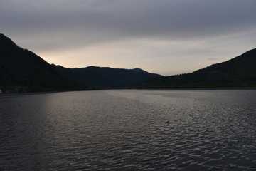 Obraz premium sunset over the lake