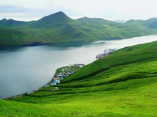 mountain -port na Alasce , Akutan © Jacek