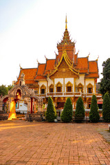 Obraz premium Piękny widok na świątynię buddyjską w Chiang Mai, Tajlandia.