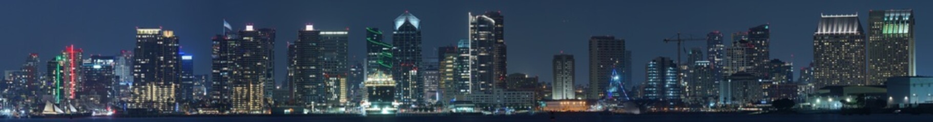 Fototapeta na wymiar San Diego skyline night panorama