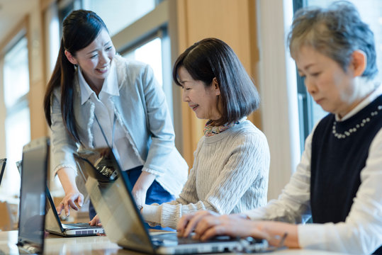 Computer school for senior