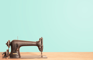 Copy space vintage sewing machine, blue gradient background, vintage color tone, front view, ideal for banner, horizontal shot