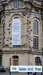 Transparent auf einer Demo vor der Frauenkirche in Dresden: 