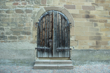 Tür eines alten Gebäudes