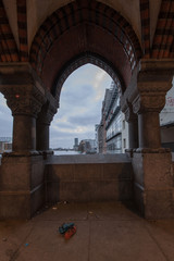 Fototapeta premium Shoes on Oberbaum Bridge