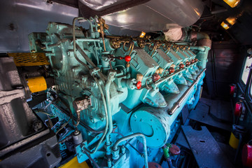 Internal combustion engine from a railway locomotive for repair