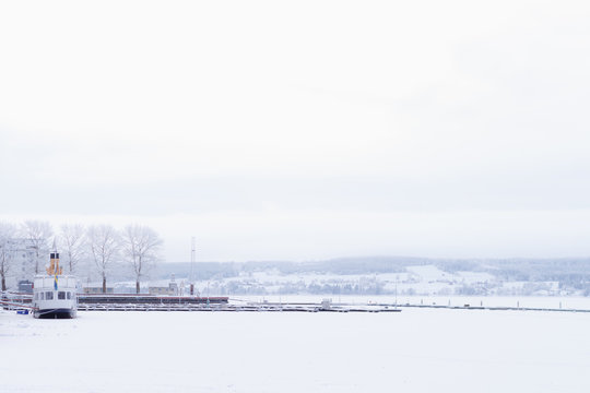 Winter in &Ouml;stersund: snow on the frozen Storsj&ouml;n lake