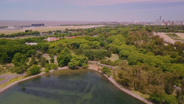 Little lagoon in the middle of Buenos Aires City
Peque&ntilde;a laguna en el medio de la ciudad de Buenos Aires