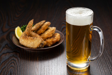 ビールと手羽先唐揚げ
