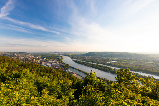 Danube valley with a view to Bisamberg, Langenzersdorf and Klosterneuburg