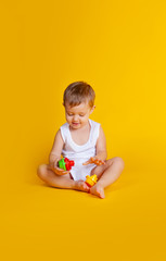 a little boy sits and tries to connect the details from an educational game such as a pyramid