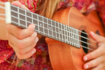 Obraz premium happy child playing guitar by the sea greece on nature background