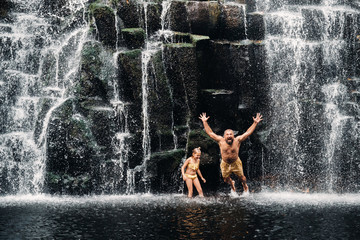 Fototapeta na wymiar Many people bathe in a waterfall. People at the cave waterfall. Bathing.