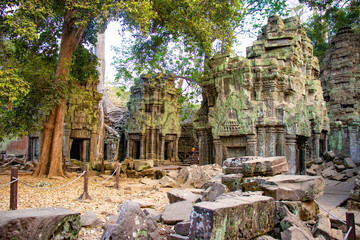 Obraz premium Piękny widok na świątynię Ta Phrom w Siem Reap w Kambodży.