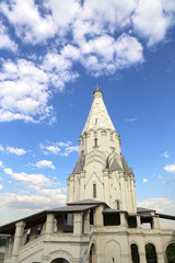 Fototapeta na wymiar The Ascension Church in Kolomenskoye park, Moscow, Russia