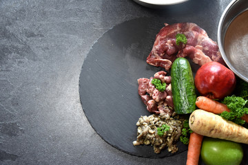 Zutaten für Rohfleischfutter / Barf Mahlzeit für Hunde