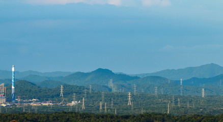 Obraz premium silhouette of high voltage electrical pole structure