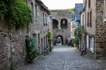 Fototapeta premium Rue du Petit Fort, Dinan in Frankreich 15