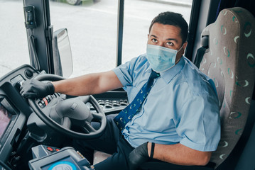 bus driver wears face mask and protecting gloves © nadorozhna.uliana