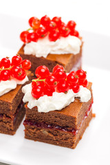 chocolate cakes with redcurrant and cream