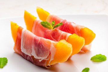 melon cantaloupe with smoked ham and mint