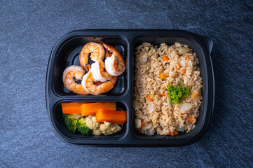 Healthy food boxes For delivery to customers who order food online, Modern food business that focuses on convenience and home service of customers.