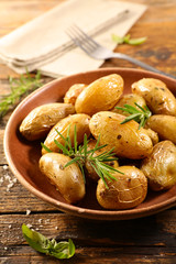roasted potato with basil and rosemary
