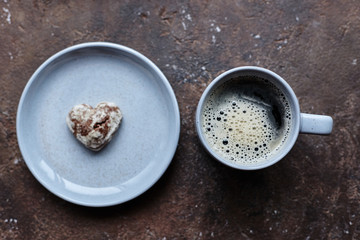 gray mug with coffee and dessert, heart-shaped gingerbread cookies and coffee mug
