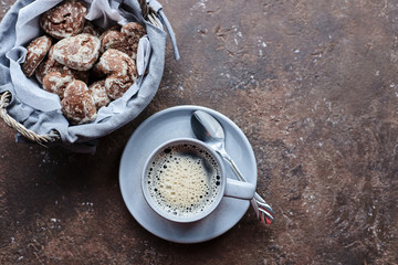 gray mug with coffee and dessert, heart-shaped gingerbread cookies and coffee mug