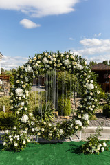 Fototapeta na wymiar wedding set up with beautifil flowers, outdoor