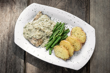 chicken breast with blue cheese sauce and roast potatoes