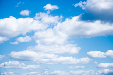 Obraz na płótnie Canvas beautiful blue sky and white fluffy clouds