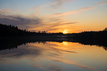 Obraz premium Lake with reflection during sunset