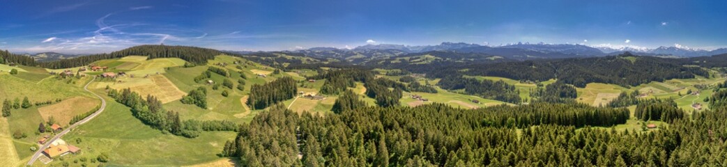 Fototapeta na wymiar Emmentaler Aussicht in der schönen Schweiz