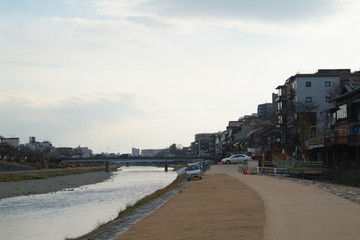 Fototapeta na wymiar 京都と川と街と