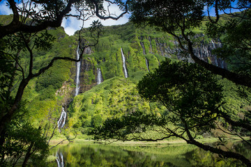 Wasserfälle Poço Ribeira do Ferreiro auf der Azoreninsel Flores
